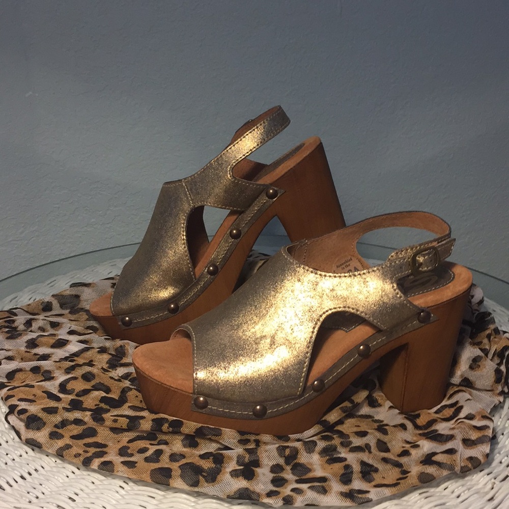 Gold shoes